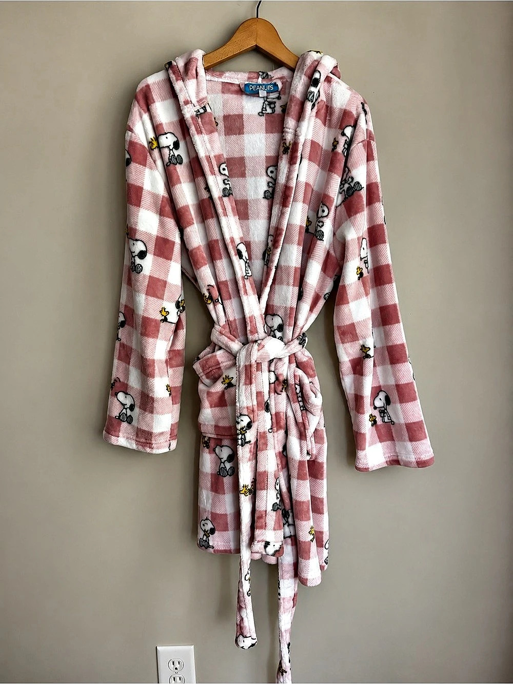 Peanuts Snoopy Robe Checkered Pink & White Size XL Berkshire Blanket & Home
